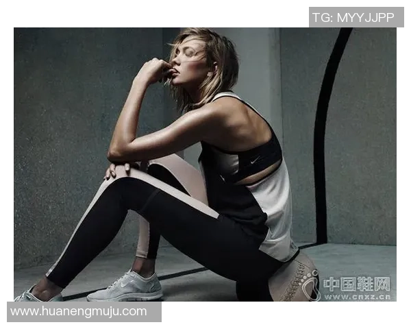 足球明星戴针织帽展现时尚风采与运动魅力的完美结合