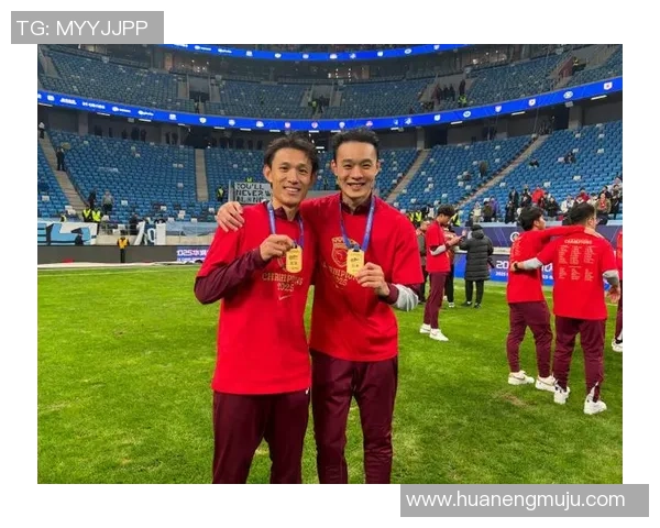 最近某足球明星喜结良缘引发球迷热议与祝福